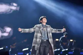 林俊杰演唱会购票粉丝收到猫眼App退款，部分粉丝被扣除30%手续费丨记者帮办图片