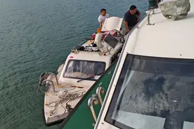 设备故障失去动力 5船员被困海上 海口海警局龙华工作站紧急救援一艘摩托艇图片
