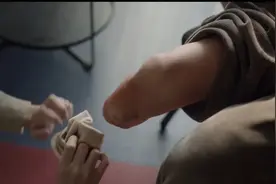 热播剧《如果奔跑是我的人生》中程安心的假肢揭秘图片