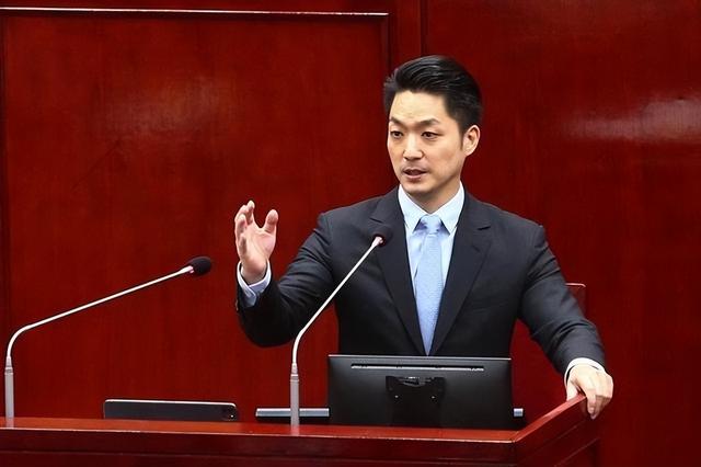 民进党下最后通牒：不许任何人出席93阅兵，国民党迎来天赐良机？