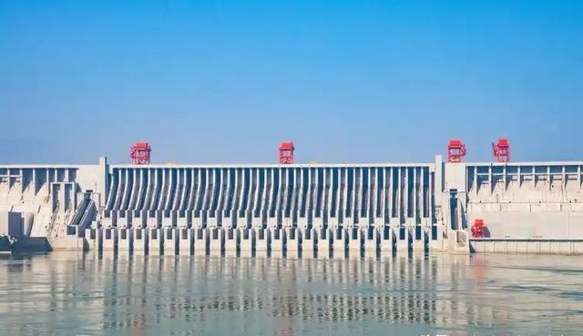 雅鲁藏布江水电站开工：中国建全球最大工程，印巴两国反应不一样