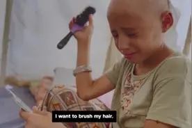 加沙8岁女孩逃难中几乎掉光头发，心理创伤触目惊心图片