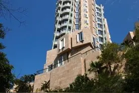 香港太平山李兆基家豪宅，在半山腰处，是李家诚花18.5亿买的图片