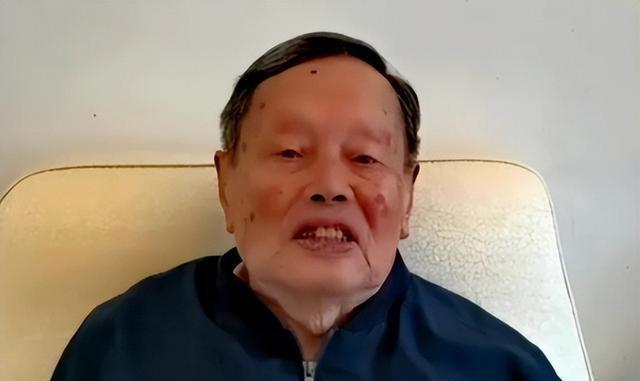 杨振宁离世2天，令人担心的事情出现了，原来翁帆一个字都没说错