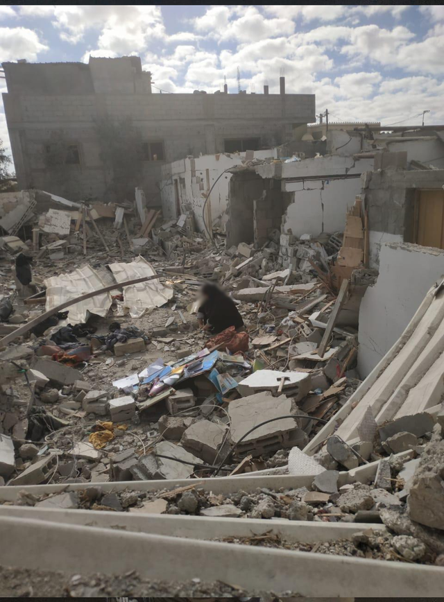 一个加沙家庭的循环日常：在枪声与废墟中，寻找食物与水