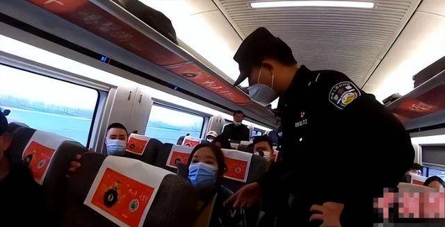 南宁火车霸座女已社死，警方介入、视频全网曝光，结局大快人心