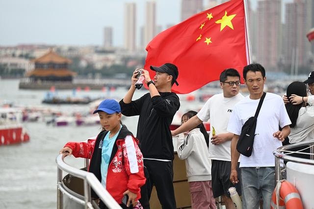 海上赏青岛 国庆假期青岛栈桥一号码头游船游热潮涌动
