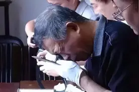 内蒙男子河边捡到辽国金牌，专家让其上交，他却直接熔成金镯子！图片