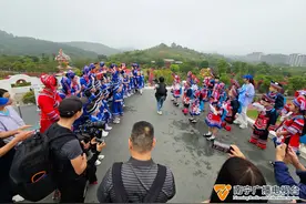 东北萌娃来南宁过“三月三”，与“小砂糖橘”一起唱山歌图片