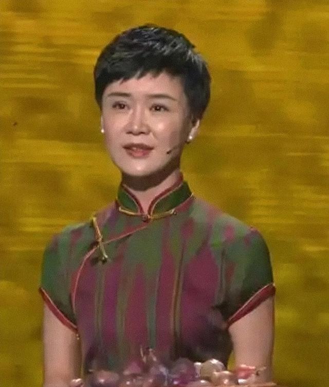 戏都不演了！贺娇龙离世仅9天，离谱的事发生，吴京	、成龙都躺枪