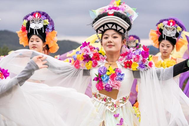 被严重低估的贵州毕节：这100多平方公里的杜鹃，不看真的会后悔