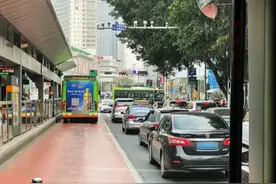 投资20多亿的南宁BRT像个“笑话”图片