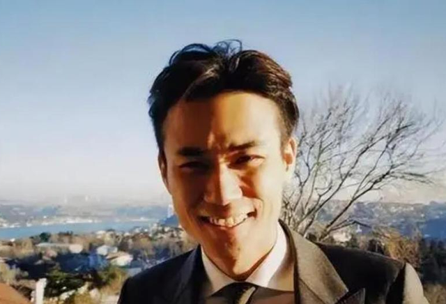 5 年前	，靠倒卖口罩一年赚 60 亿元，住 5 万一夜酒店的他，如今咋样了