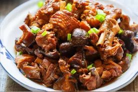 炖鸡最忌焯水，难怪又腥又柴，全程记好这2点，又嫩又香，特入味图片