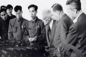 1979年，7个中国人拿着5美元出国“卖军火”，50天换回1.67亿美元图片