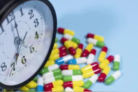 服用氨氯地平时，错误的服药时间，可能会影响降压效果图片