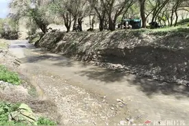 露营扎堆，乌鲁木齐王家沟河谷生态环境遭破坏！图片