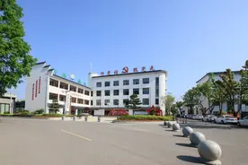 如今的乡镇卫生院，纯粹是四不像！图片