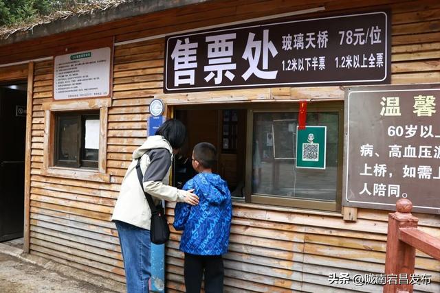 这么近 那么美 漫游官鹅赏山水 |“五一”趣游鹅嫚沟！高空漂流+玻璃桥解锁刺激新体验