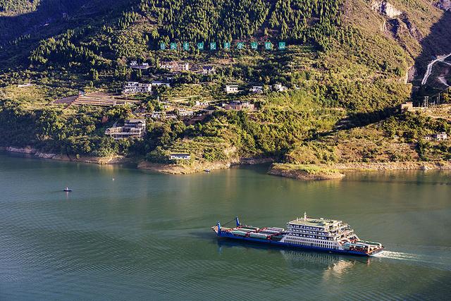 2024深秋四川行16 奉节县夔门大酒店 揽月楼凭栏夔门雄景入画来​