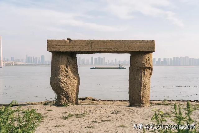 长江水位下降，武汉的秘密藏不住了！