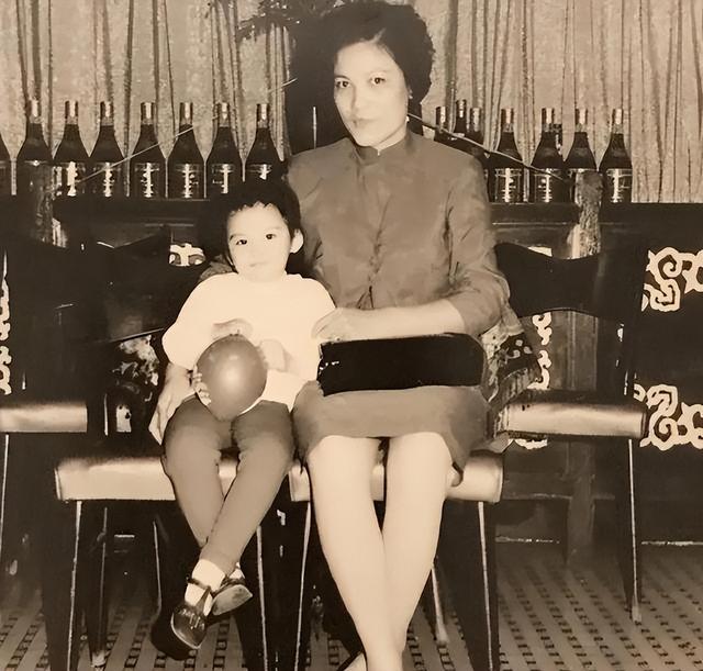 被戴8次绿帽子	，3次被捉奸在床，这就是我们“玉女”守卫的爱情