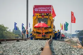 尼泊尔勒斥资80亿，请中国凿穿喜马拉雅山脉，只为打造中尼铁路？图片