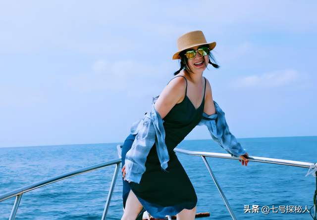 她连续5次上春晚，私下却和恩师同居怀孕被骗流产，现在57岁单身