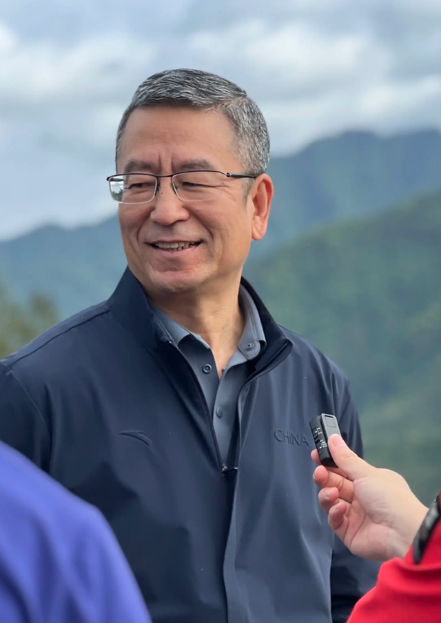 敬一丹没想到，“最快女护士”仅一句话就让老搭档白岩松口碑暴涨