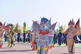 菏泽这所大学的运动会开幕式很有“戏”图片