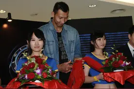 易建联两段恋情对比：为何选择低调模特而非当红明星？图片