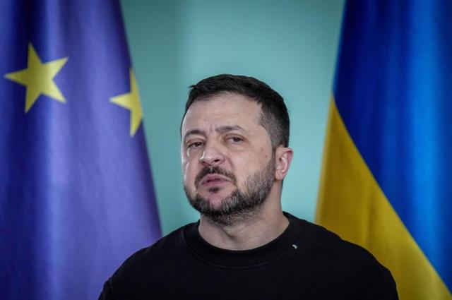 特朗普通告全球，不救乌国，泽连斯基派人赴北京，当面提1个要求