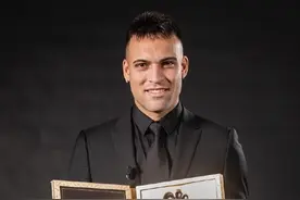 国米队长、27岁劳塔罗荣获2024金足奖，此前在美洲杯打进5球，助阿根廷实现两连冠图片