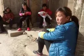 一盆水让我和邻居起争执3年不说话，昨天她打工回来，又找上门来图片