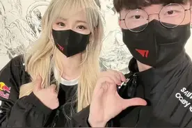 “Faker女友被韩网曝光”火了，疑似T1工作人员，金发超高颜值图片