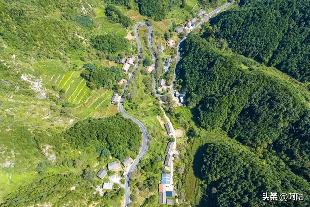 在秦岭最美跑山公路101省道，发现很多当地摩友喜欢倒头就睡