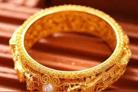 农村婆婆70大寿，三个儿子负责办酒席开支，女儿一万七金镯当礼金图片