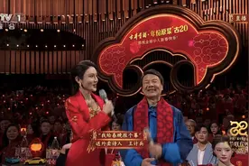 苏州“外卖诗人”成春晚报幕员图片