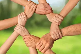 西安出租车“爱心车厢”成立6周年 累计和160多个有特殊需求的老人家庭“结对子”图片