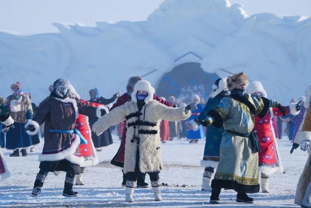 选对一件蒙古袍，做朋友圈最靓的“风雪之子”