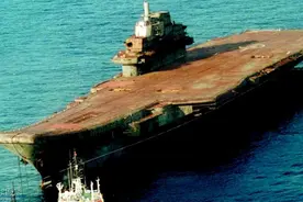 中国购买过4艘航母，既然能改出辽宁舰，为何不把剩下几艘都修复图片