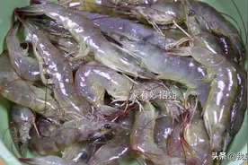 水煮虾时，水开下锅是大忌！饭店老板：牢记3点，虾肉鲜嫩无腥味图片