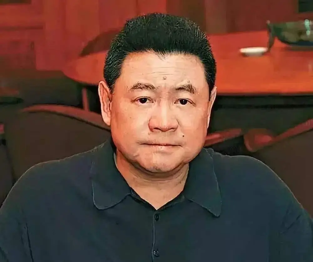 丈夫跟许家印是好朋友，妻子选择投资恒大，如今亏掉了200亿