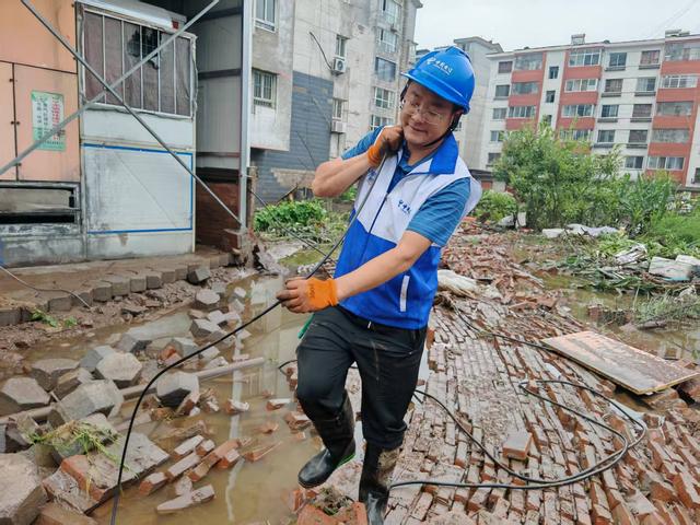 暴雨中的信息守护者：中国电信承德分公司筑牢抗洪"数字堤坝"