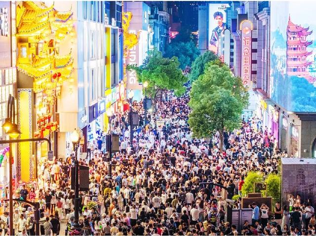 来汉口 逛江汉 | 《湖北日报》专版报道，江汉区加快文商旅融合打造长江文化会客厅