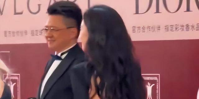 这跟不穿有啥区别？32岁李梦真空上阵！几乎全裸，简直太大胆