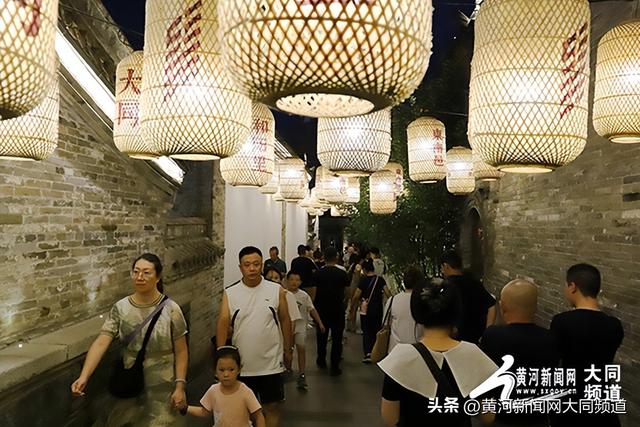 清凉夏都：古城午后到夜色的人潮与烟火