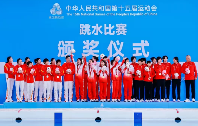 全红婵深夜发文：没有白走的路，对错都是我的脚印；此前带伤收获1金，称无论输赢“都很开心	”	，尽力就好