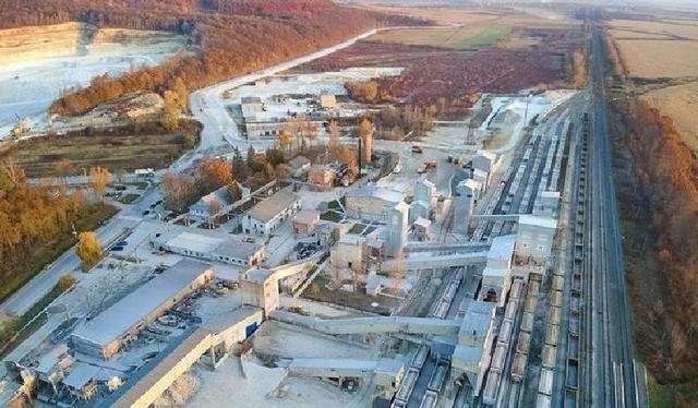 中国出招西方乱阵脚，普京600亿紧急入场，摆脱稀土依赖的秘密究竟是啥？