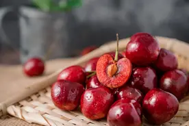 “吃了三大碗车厘子后中毒了……”！咋回事？图片